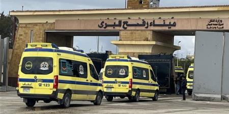 نقل 56 مصابا فلسطينيا للعلاج في المستشفيات المصرية بعد عبورهم معبر رفح - بوابة مولانا