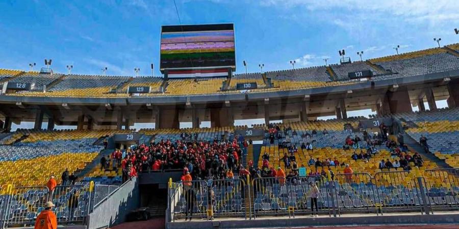 فيديو| ضرب متبادل وتحطيم كراسٍ بين جماهير الأهلي المصري - بوابة مولانا