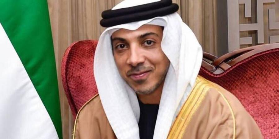 منصور بن زايد يصل القاهرة للمشاركة في القمة العربية غير العادية - بوابة مولانا